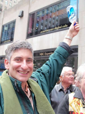 Jared pointing up at Rockefeller Center outside the NBC Experience Store